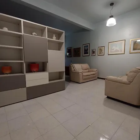 Casaemily Trenofiumicinoair-villabonelli-ostiense ローマ